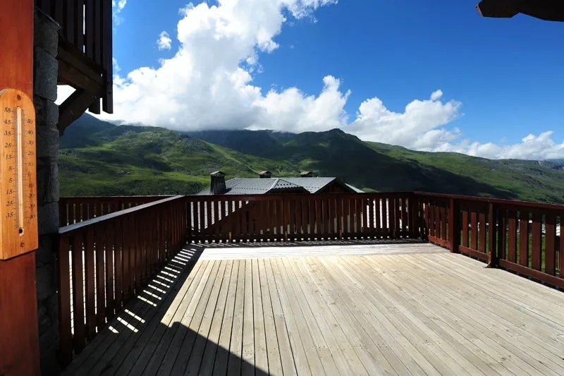 Terrasse du Chalet Cembro, vue montagne été